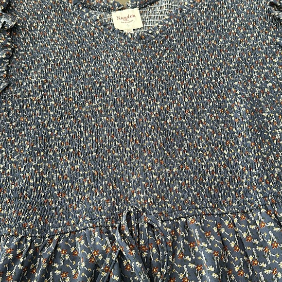 Plus size long sleeve blouse - Picture 2 of 5